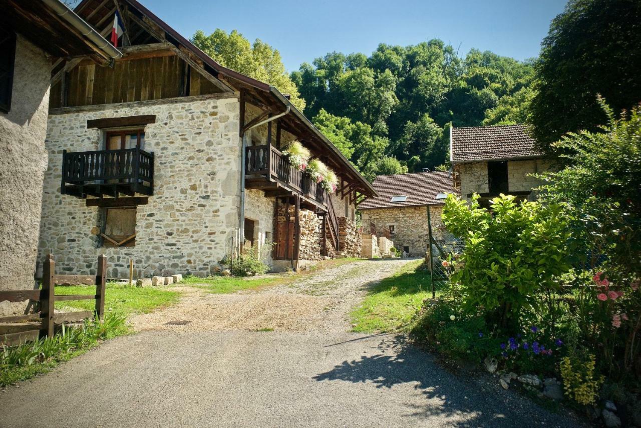 Chambres D'Hotes Des Lodges De La Cascade Yenne Экстерьер фото